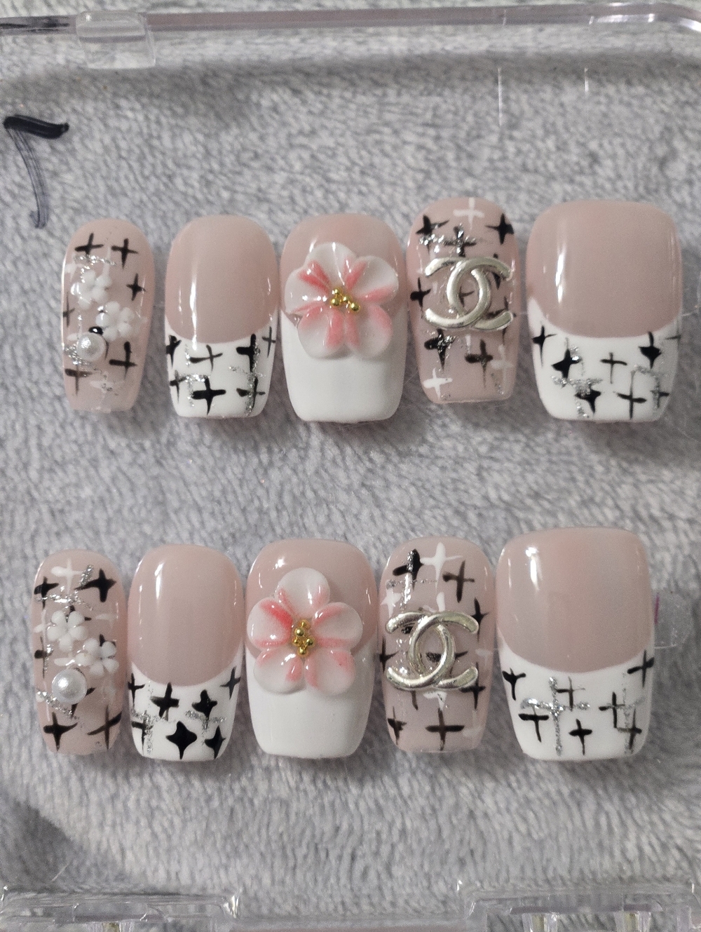 Pink & White Floral Accent Press-On Nail Set